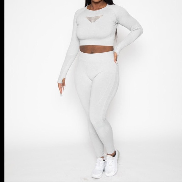 Grey two piece
 SEAMLESS THUMB HOLES CROP TOP ACTIVE SET - Picture 2 of 2